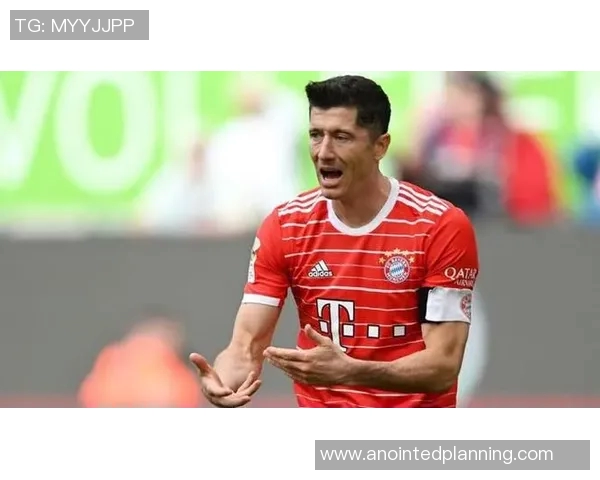 莱万回归拜仁引发球迷愤怒直言其背叛旧主令人失望